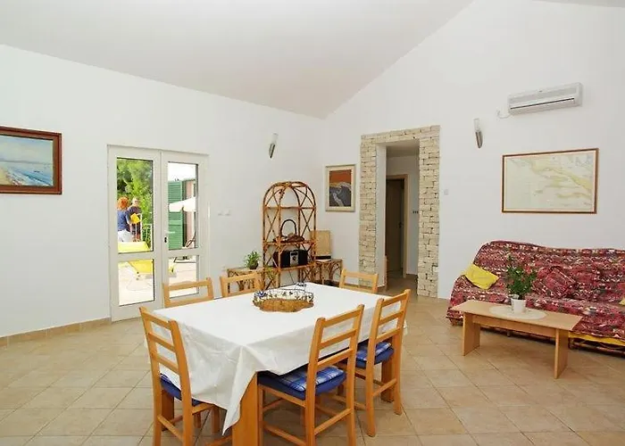 Dom wakacyjny House In Tri Porte With Sea View, Terrace, Air Conditioning, Wifi 39-1 Potirna